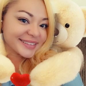 Meet your Posher, Yvette